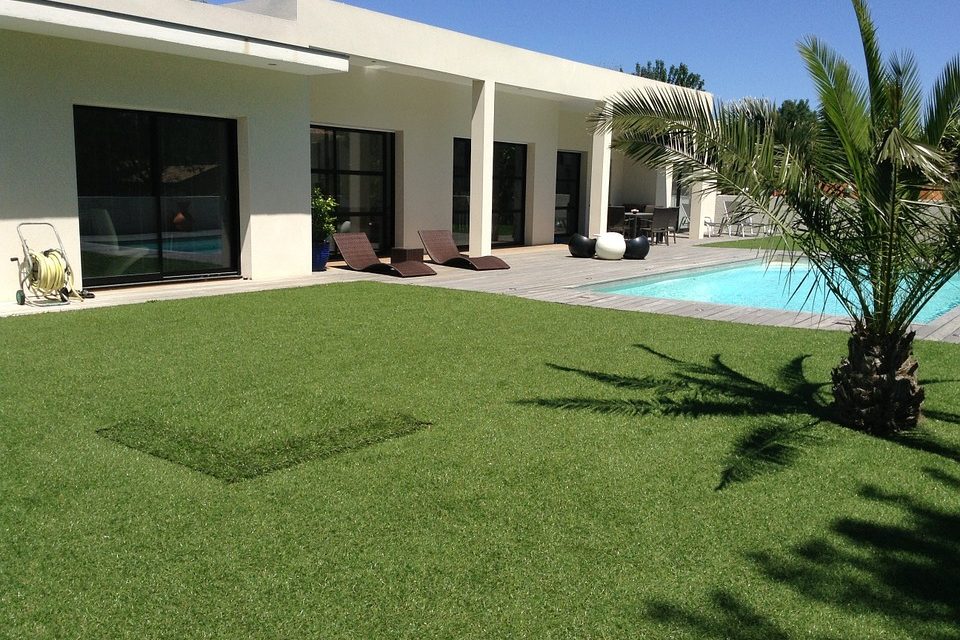 Trois raisons de choisir un gazon synthétique pour embellir son jardin